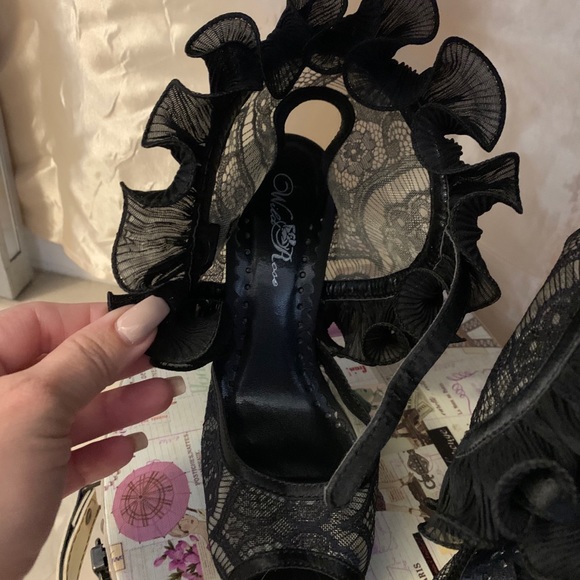 Black Heels - Picture 4 of 4